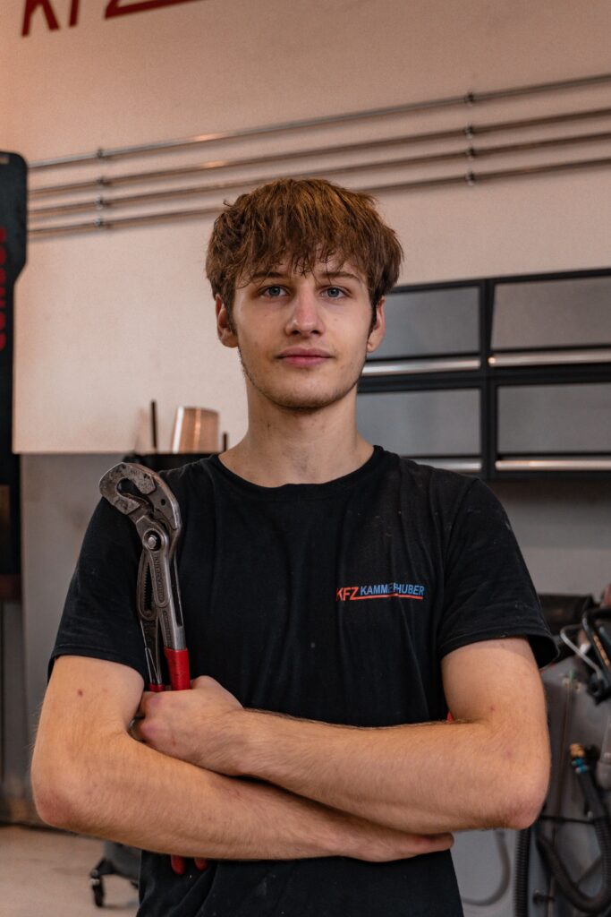 Leon Pesl / KFZ Technik Lehrling